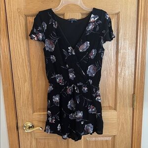 One Clothing - Cute Black Floral Short Sleeve V Neck Shorts Romper - Small